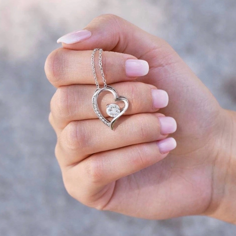 Gorgeous Silver Heart Zirconia Necklace